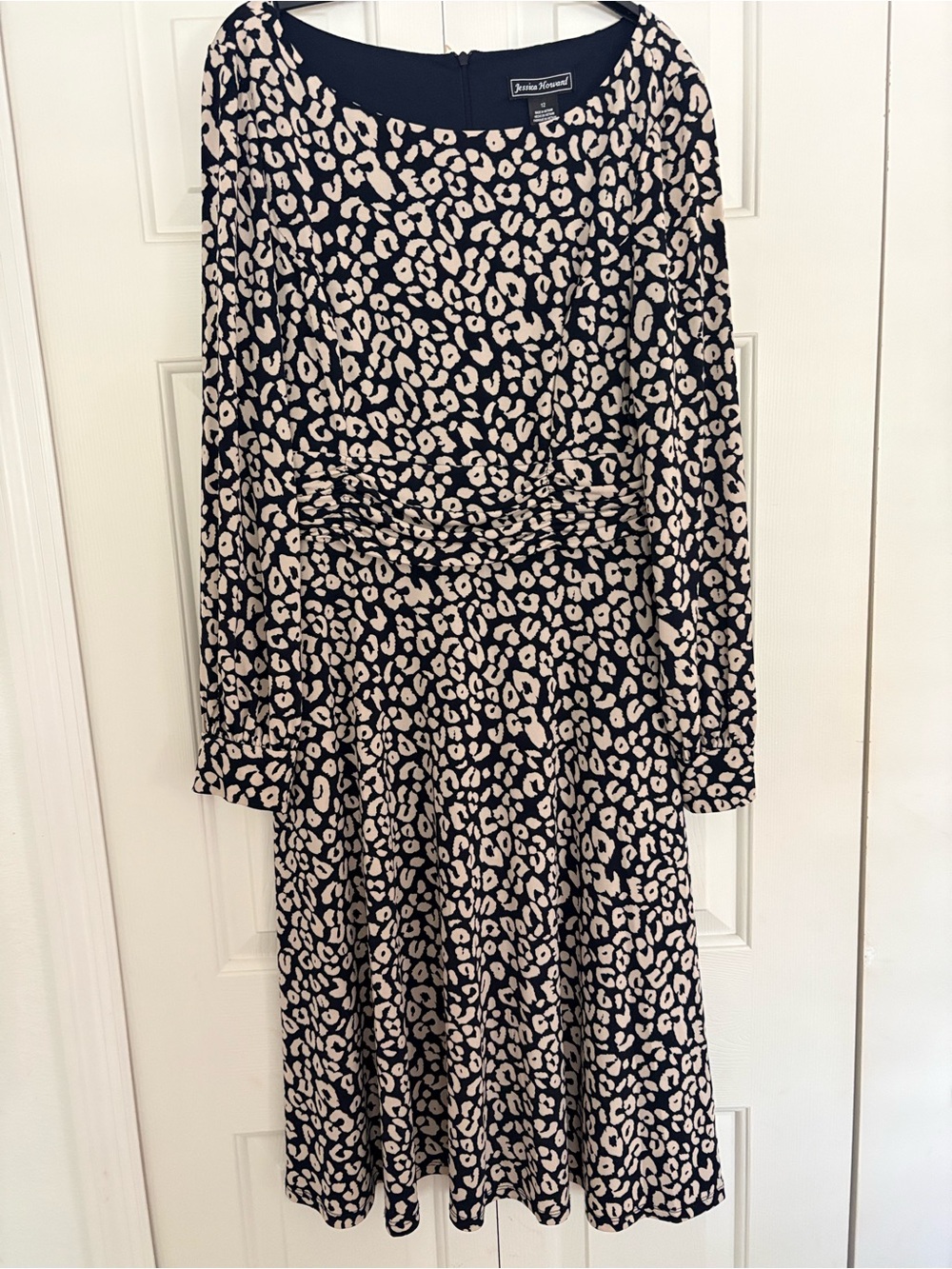 Jessica Howard Black and Beige Leopard-Print Long Sleeve Dress